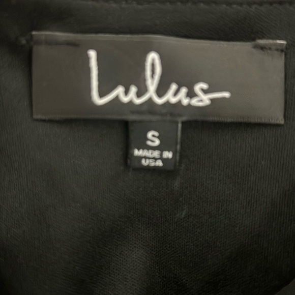 Lulu's Elegant Black V-Neck Short Sleeve Top - Picture 2 of 2